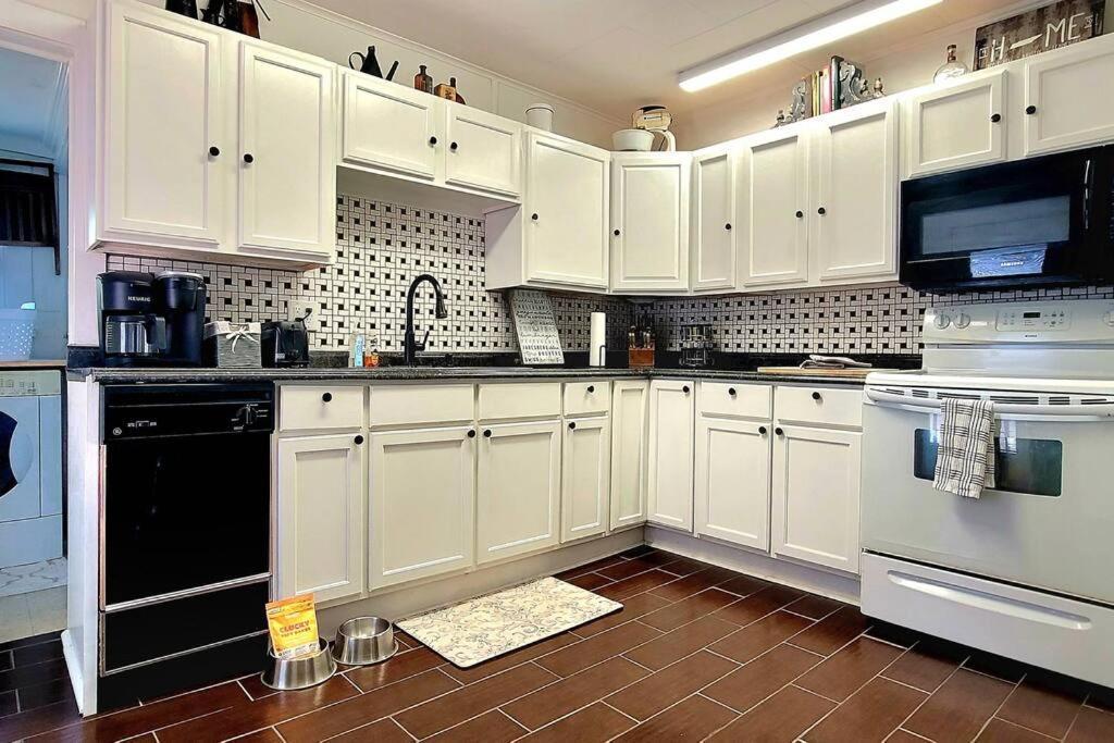 Apple Hill Bungalow, Family And Pet Friendly! Bristol Exterior photo
